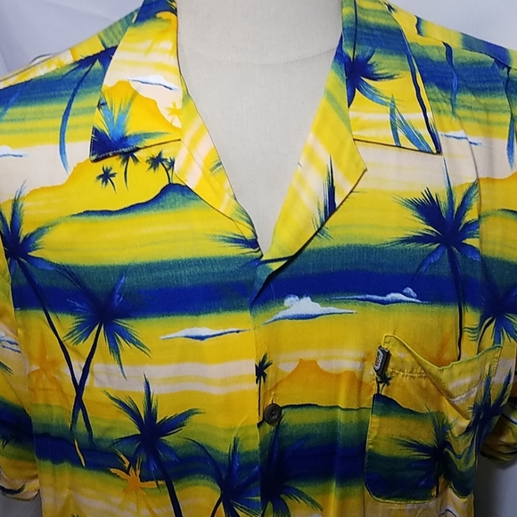 Pineapple Connection Hawaiian Button Down Shirt - Picture 3 of 4